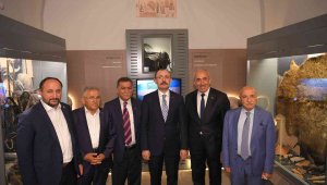 Başkan Büyükkılıç, Bakan Muş'a Ahi Evran Müzesi'ni gezdirdi