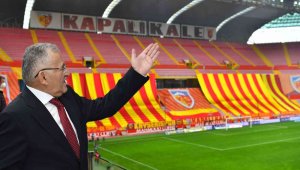 Başkan Büyükkılıç'tan yeni sezonda Kayserispor'a tam destek çağrısı