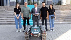 ERÜ öğrencileri, Tarımsal İnsansız Kara Aracı ile TEKNOFEST'te finale kaldı