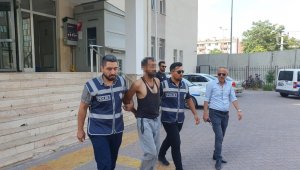 Hırsızlık suçundan aranan şahıs havalandırma boşluğundan çıkartıldı