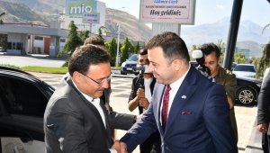 Vali Çiçek, Kayseri OSB Başkanı Yalçın ve yönetim kurulu üyelerini ziyaret etti