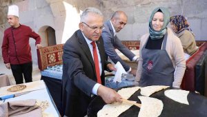 Başkan Büyükkılıç, Tarihi Sultanhanı'nda Bünyanlı muhtarlarla buluştu