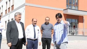 Başkan Palancıoğlu, Danışmentgazi Mahallesin'deki 20 derslikli ilkokulda incelemelerde bulundu