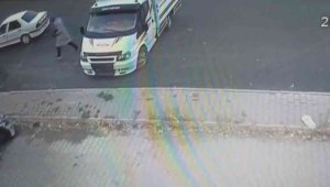 Çalıntı otomobille giderken bir de kamyonet çaldılar