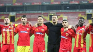Kayserispor yerini koruyor