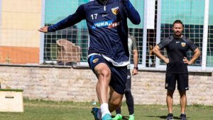 Kayserispor'da Emrah takıma katıldı