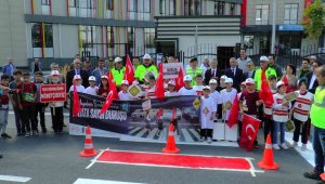 Minik öğrencilerden sürücülere 'Önce Yaya' farkındalık etkinliği