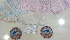 Şüphelenilen şahsın üzerinden uyuşturucu çıktı