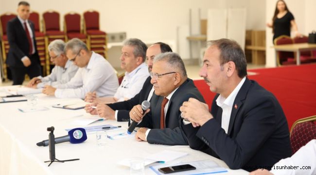 Tomarza'da muhtarlarla buluşan Büyükkılıç: 