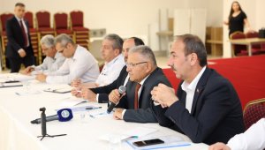 Tomarza'da muhtarlarla buluşan Büyükkılıç: 