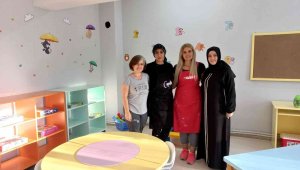 Anneler okul tadilatında