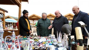 Antika Pazarı'nda alış veriş keyfi başka