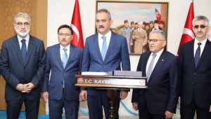 Bakan Özer: "10 ay gibi kısa sürede yüzde 78 olan 5 yaş üzerindeki okullaşma oranlarını yüzde 94'e çıkarttık"