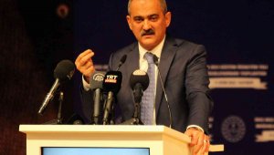 Bakan Özer: "Eğer okulları kapalı tutsaydık en önemli fırsat penceremiz olan gençlerimizi kaybedecektik"