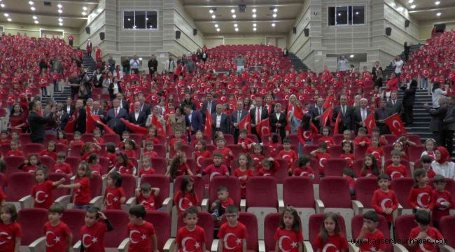Bin 200 minik öğrenci ile '29 Ekim Cumhuriyet Bayramı Konseri'