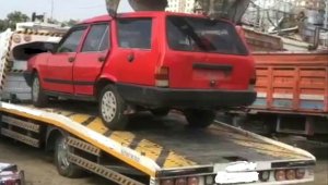 Çekici ile çaldıkları otomobili parçalayan şüpheliler yakalandı