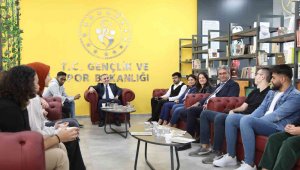 ERÜ Rektörü Altun, Öğrenciler İle Bir Araya Geldi