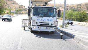 Melikgazi, 150 kilometrelik yolda şerit çizgilerini yeniledi