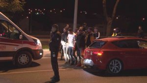 Trafikte kardeş kurşunu: Kardeşi tarafından otomobilin içerisinde vurulan şahıs yaralandı