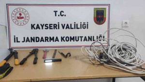 Elektrik kablolarını kesen 3 kişi yakalandı