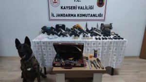 Evini silah imalathanesine çevirdi