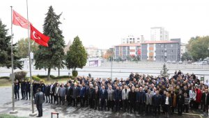 Melikgazi personelinden Ata'ya saygı duruşu