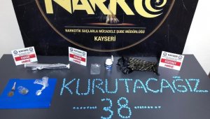 Polis, 1 haftada 76 zehir tacirini enseledi