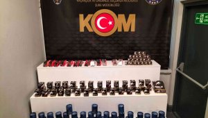 Şüpheli şahısların adreslerinde 450 adet cinsel içerikli ürün bulundu