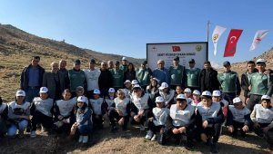 Tomarza'da bin 500 fidan toprakla buluştu