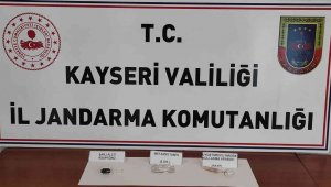 Uyuşturucu maddeyi şarj aletine sakladı