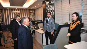 Başkan Büyükkılıç, Alo 153 ve Beyaz Masa'yı ziyaret etti