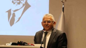 Büyükkılıç: "İstiklal Şairimizi rahmet, minnet ve hürmetle yad ediyorum"