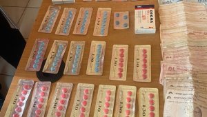 Durumundan şüphelenilen şahıstan cinsel içerikli hap çıktı