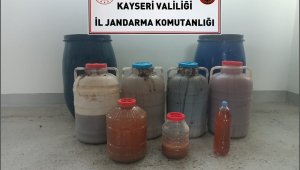 Jandarma ekipleri 407 litre el yapımı şarap ele geçirdi