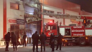 Kayseri'de mobilya imalathanesi yangında küle döndü