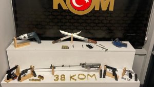 Kayseri'de ruhsatsız silah operasyonu: 3 gözaltı
