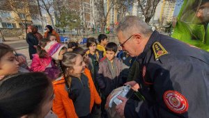 Minik öğrenciler itfaiyeyi çok sevdi