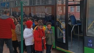 Öğrencilere Toplu Taşıma Kuralları Eğitimi Veriliyor