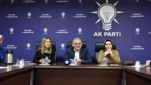 Büyükkılıç, AK Parti Kayseri İl Kadın Kolları Üyeleri ile istişare toplantısı gerçekleştirdi