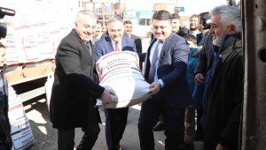 Develi Belediyesi'nden çiftçilere gacer tohumu desteği