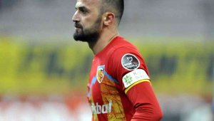 İlhan Parlak ilk golünü attı