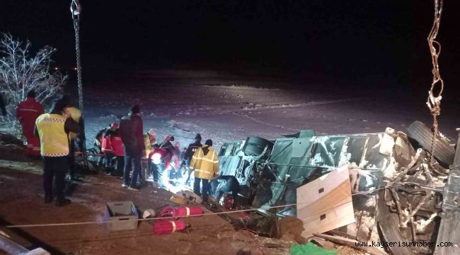Kayseride yolcu otobüsü şarampole devrildi: 4 ölü, 24 yaralı