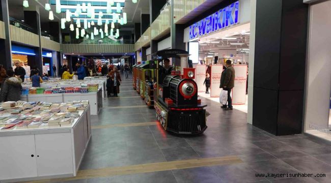 KUMSMALL'da çocuklar doyasıya eğlendi, büyükler alışveriş yaptı