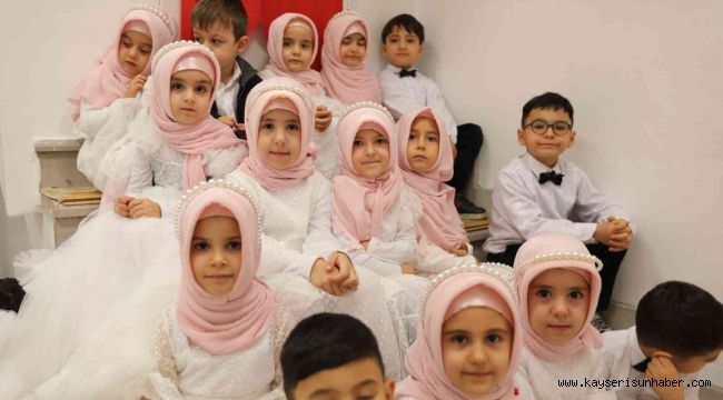 Kur'an kurslarındaki minik öğrencilerin karne heyecanı