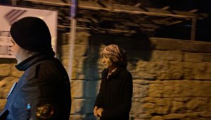 Uzaklaştırması bulunan şahıs eşi ve çocuğu içeride olduğu sırada evini ateşe verdi