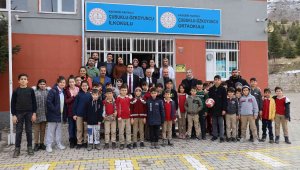 Yahyalı Belediyesi köy okullarına 5 bin kitap dağıttı