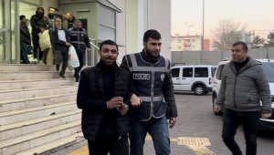 Yakalanan zanlılardan biri basın mensuplarına isim taktı, diğeri tükürdü