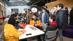 AGÜ'den Lise Öğrencilerine Meslek Tanıtım Günü