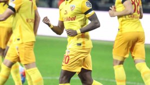 Carlos Mane 2'inci golünü attı