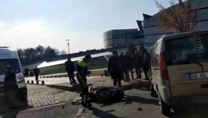 Hafif ticari araç ile çarpışan motosiklet sürücüsü hayatını kaybetti